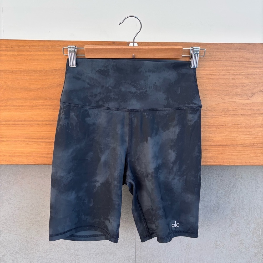 Alo Yoga Vapor‎ Camouflage Bike Short, Size S
